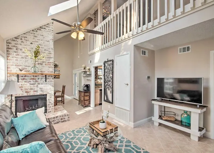 A-frame Retreat In Pensacola, 10 Mi To Dtwn Holiday home