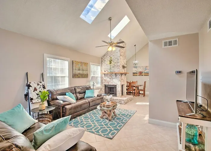 A-frame Retreat In Pensacola, 10 Mi To Dtwn Holiday home