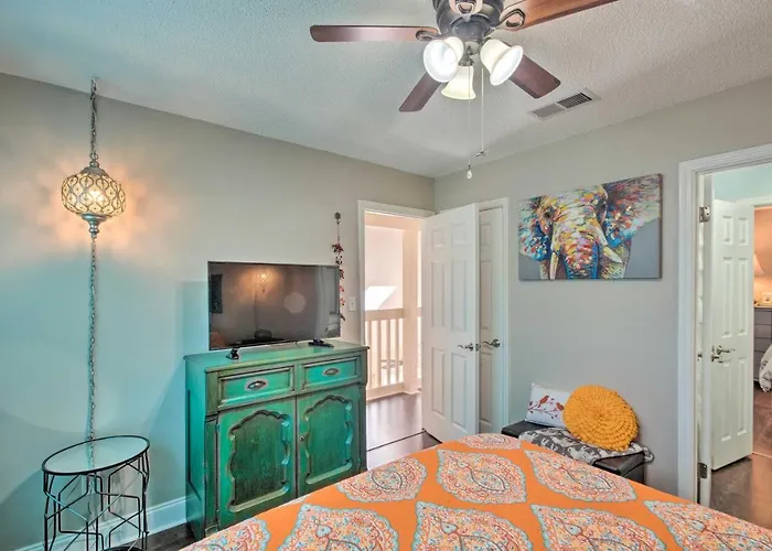 A-frame Retreat In Pensacola, 10 Mi To Dtwn Pensacola