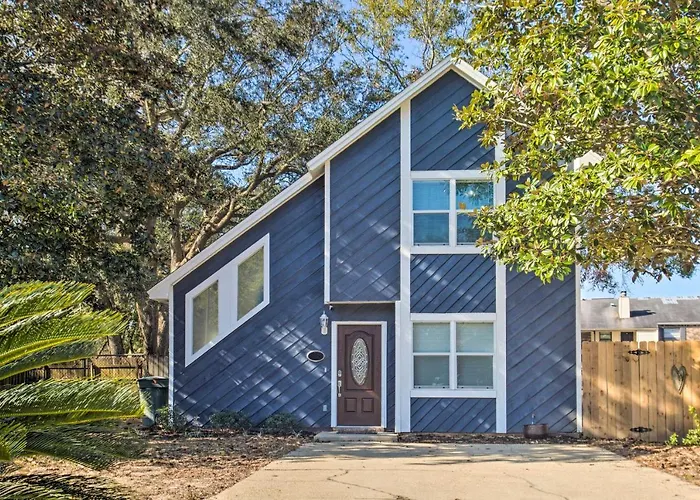 A-frame Retreat In Pensacola, 10 Mi To Dtwn Pensacola